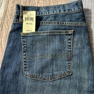 Lucky brand 429 classic straight. Mens size 38x32 new with tags.